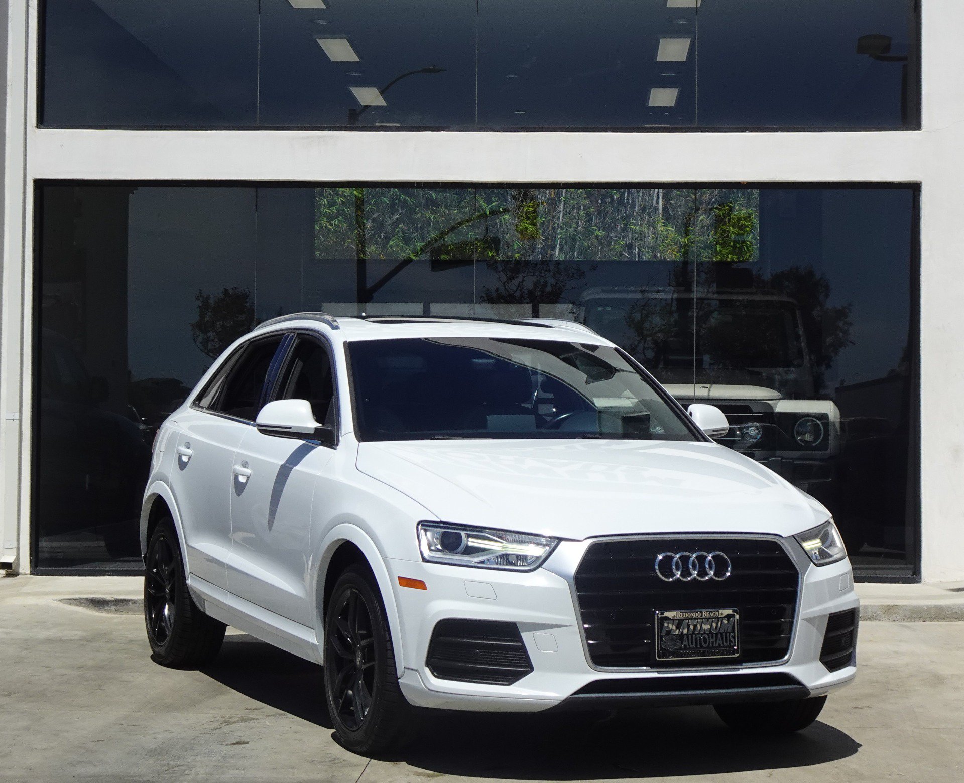 Used 2016 Audi Q3 2.0T Premium Plus w/ Technology Package FWD image 9
