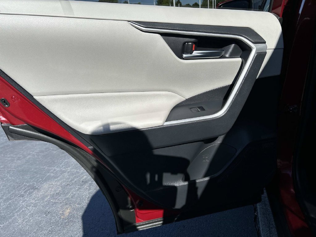 Used 2022 Toyota RAV4 XLE Premium AWD/4WD image 14
