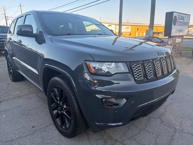 Used 2017 Jeep Grand Cherokee Altitude RWD image 5