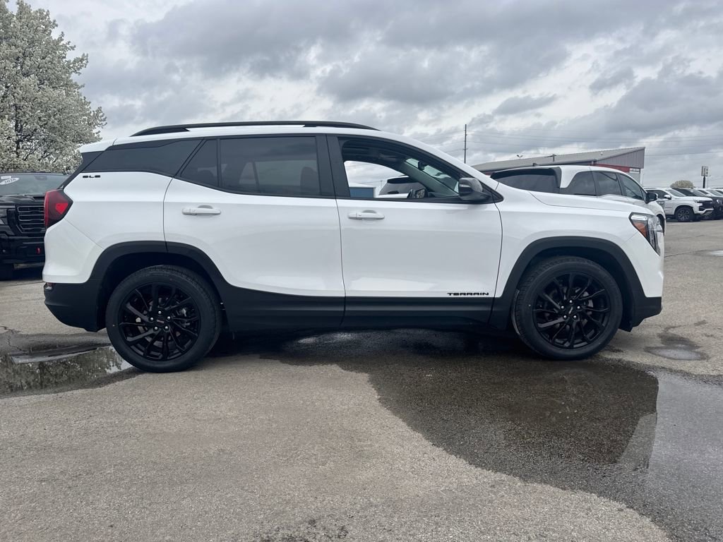 Used 2023 GMC Terrain SLE w/ Driver Convenience Package image 8