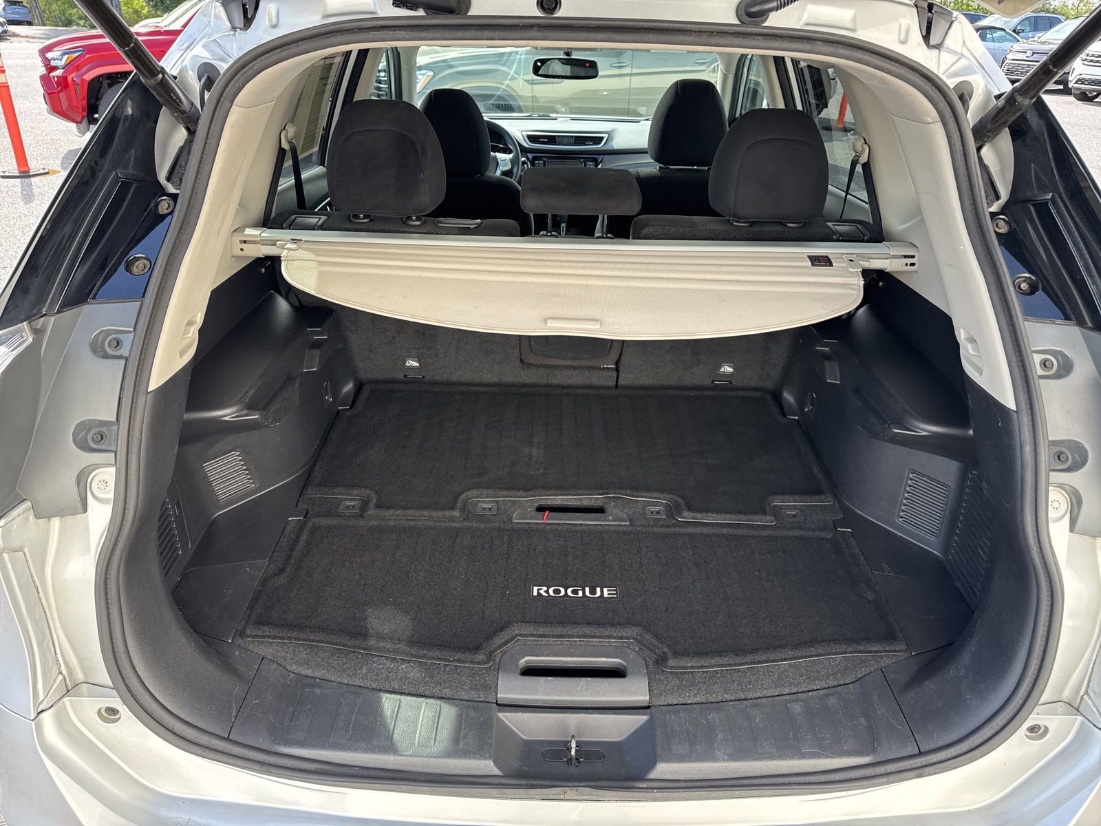 Used 2016 Nissan Rogue SV w/ SV Premium Package AWD/4WD image 11