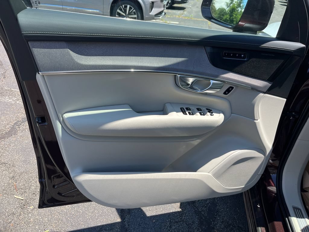 New 2026 Volvo XC90 T8 Ultra w/ Protection Package AWD/4WD image 9