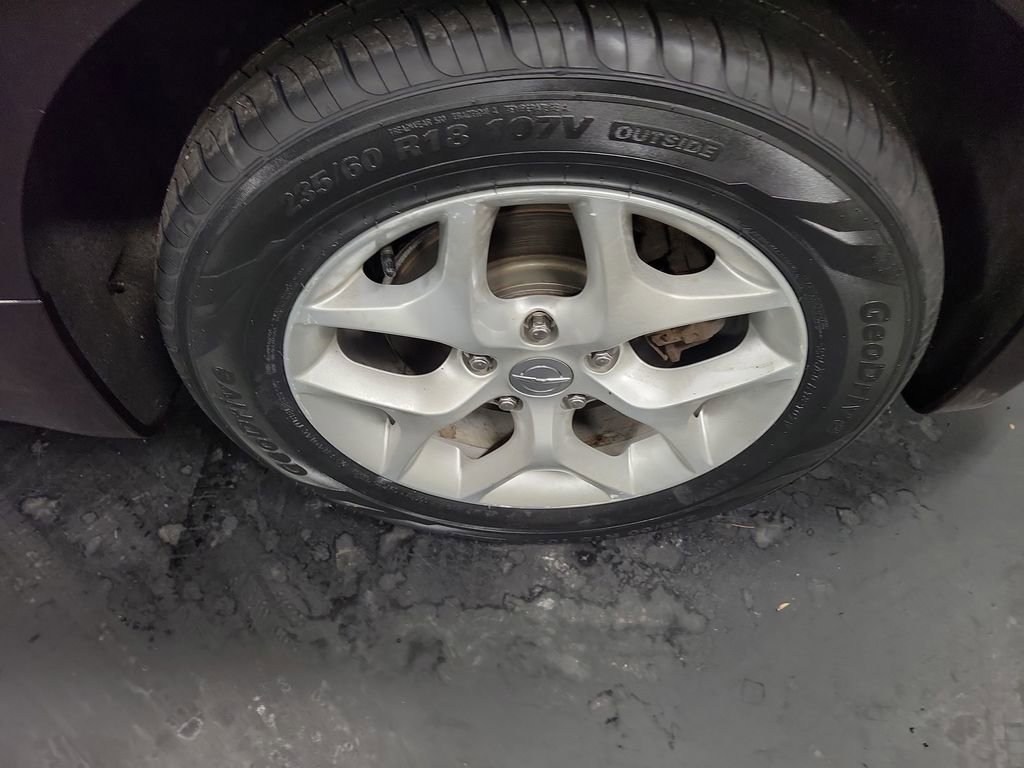 Used 2017 Chrysler Pacifica Touring-L w/ Tire & Wheel Group image 11