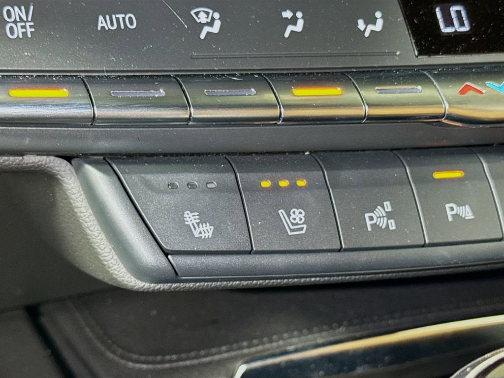 Used 2022 Cadillac XT4 Sport w/ Comfort Package FWD image 18