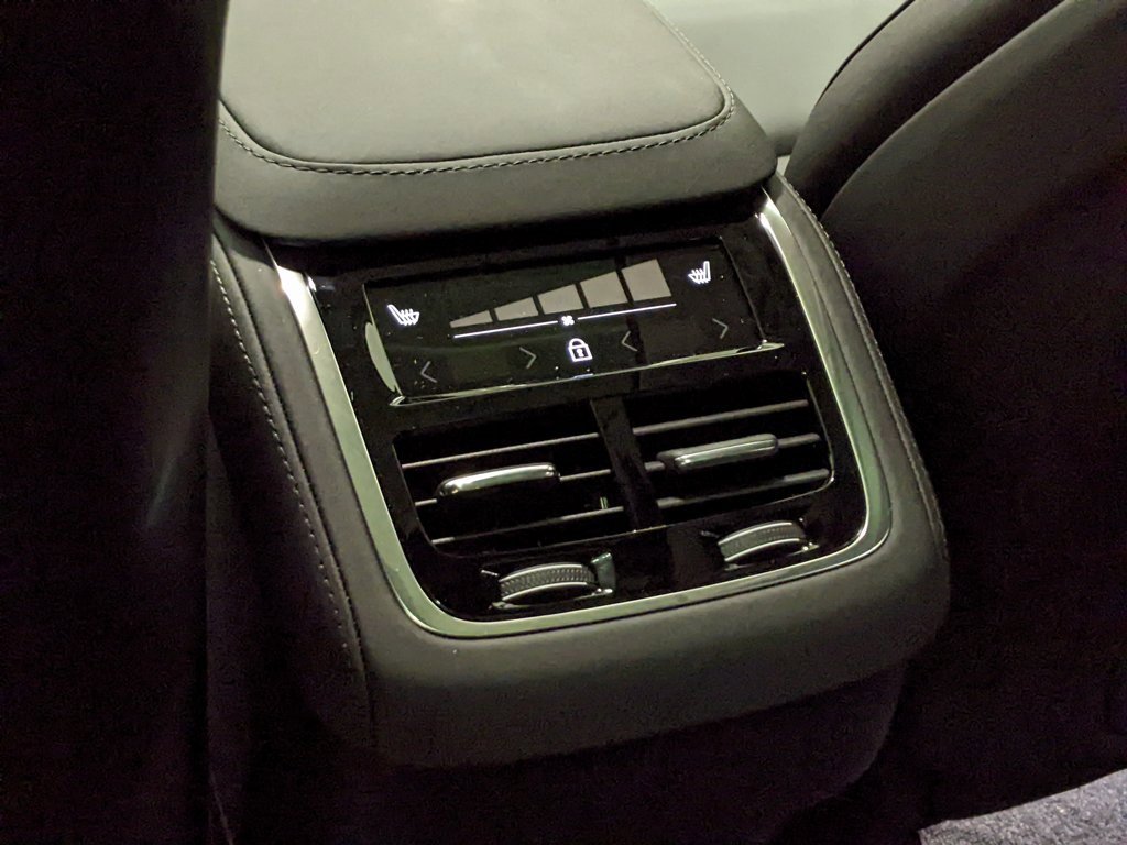 New 2026 Volvo XC90 B6 Plus w/ Protection Package Premier image 24