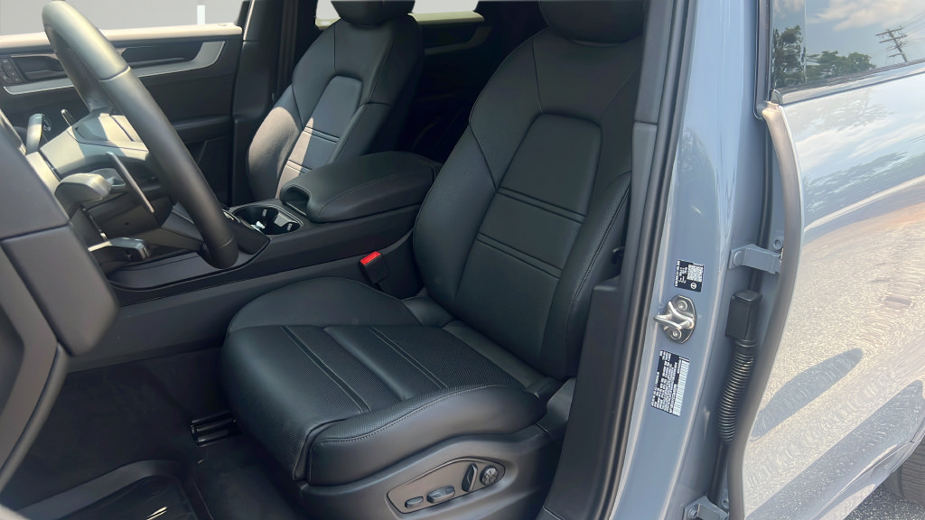 New 2026 Porsche Cayenne E-Hybrid Coupe AWD/4WD image 15