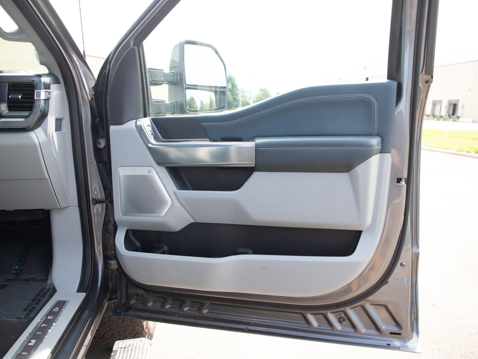 Used 2023 Ford F350 Limited w/ FX4 Off-Road Package AWD/4WD image 9