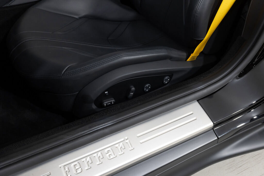 Used 2023 Ferrari 812 GTS image 31