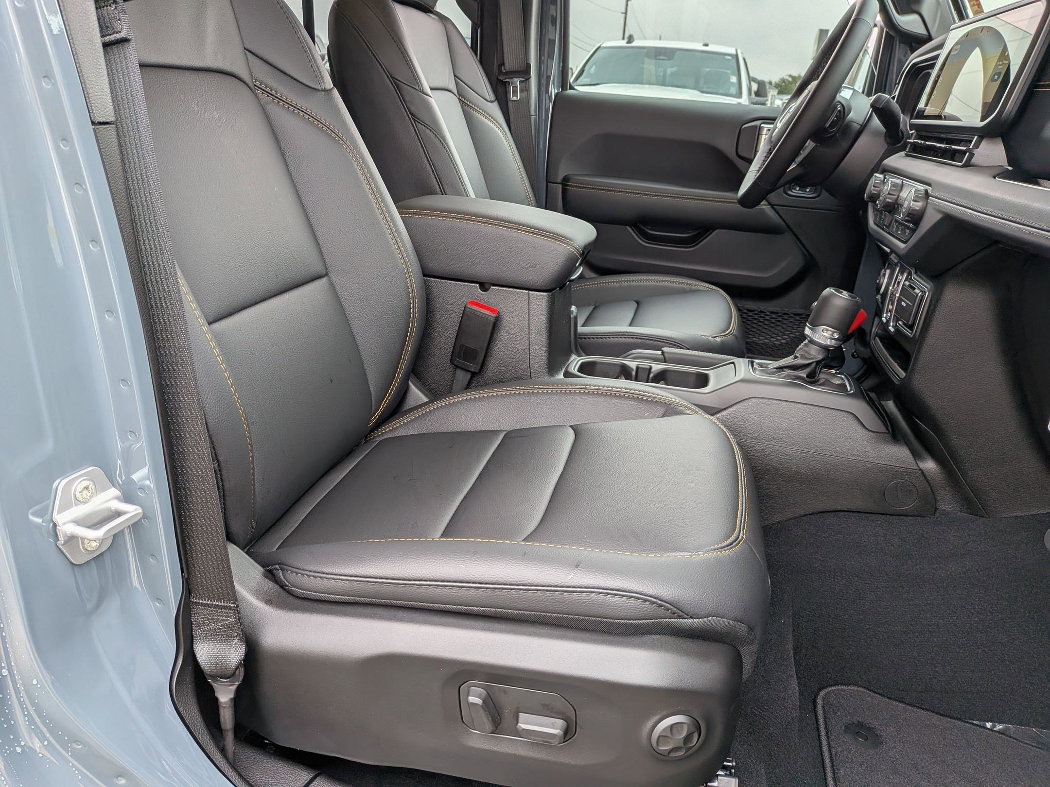 New 2026 Jeep Wrangler Sahara AWD/4WD image 32