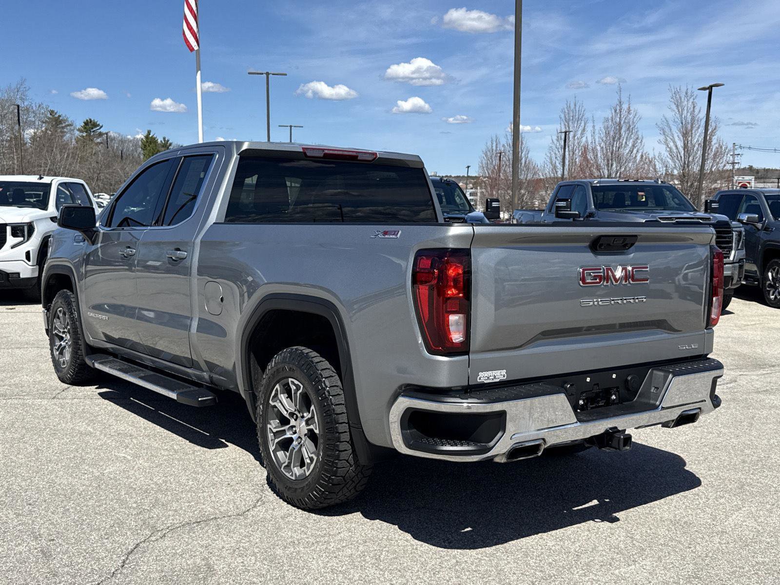 Used 2023 GMC Sierra 1500 SLE w/ X31 Off-Road Package AWD/4WD image 10