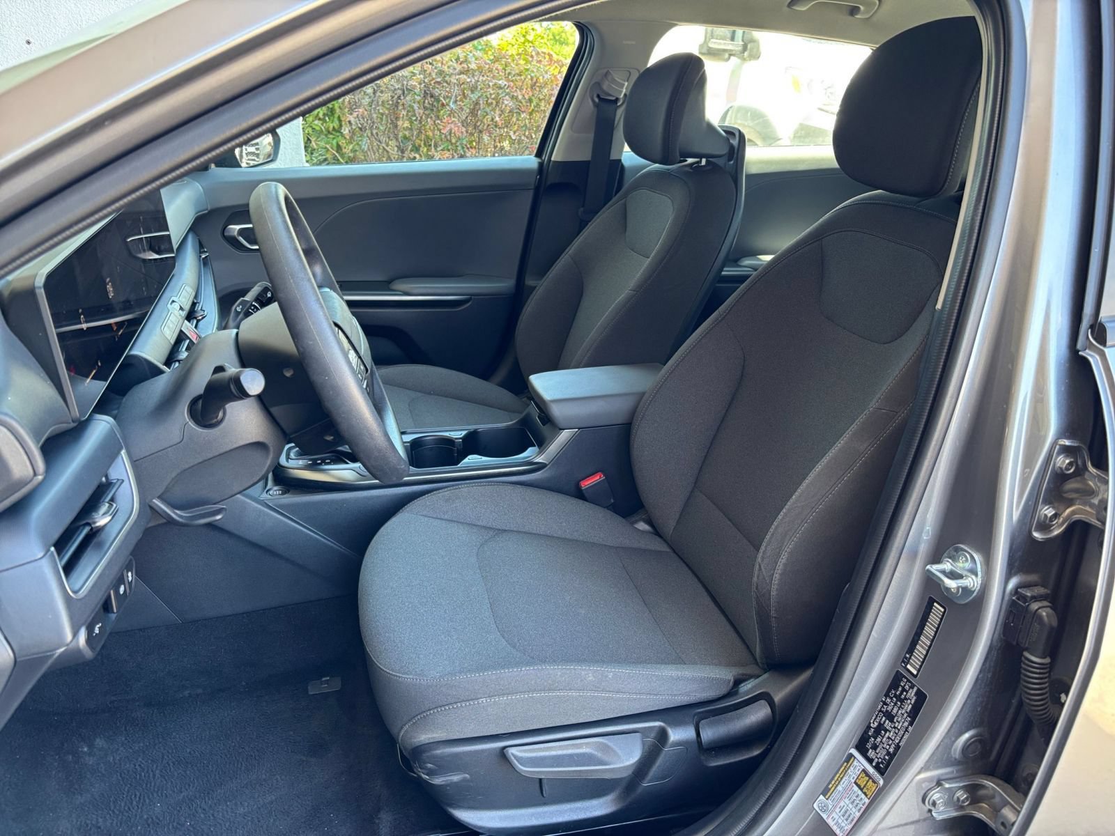 Used 2025 Kia K4 FWD image 36