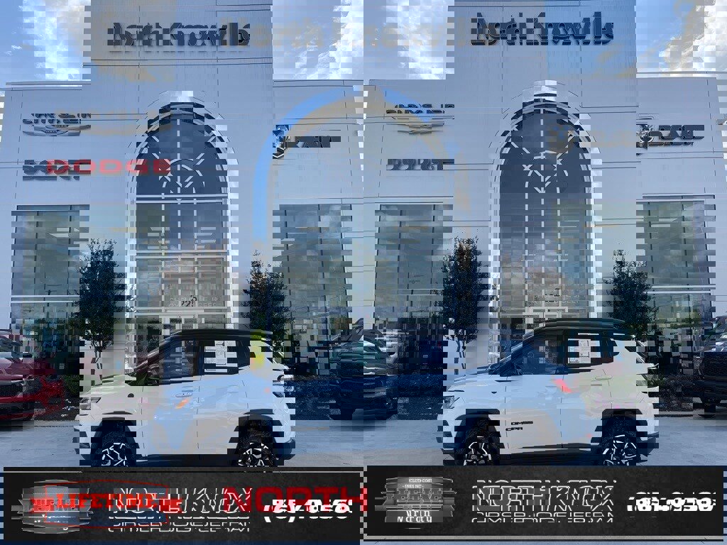 Used 2024 Jeep Compass Trailhawk image 2