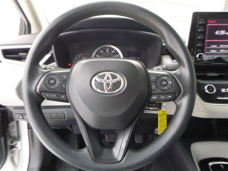 Used 2021 Toyota Corolla LE image 11