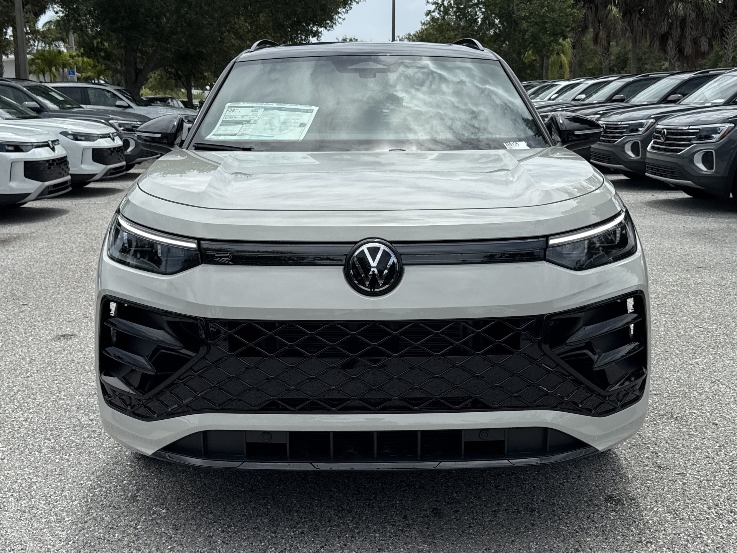 New 2026 Volkswagen Tiguan SE R-Line FWD image 2