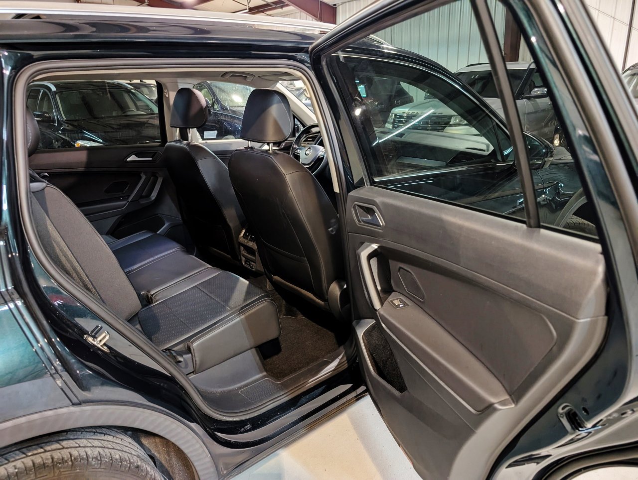 Used 2019 Volkswagen Tiguan SEL image 28