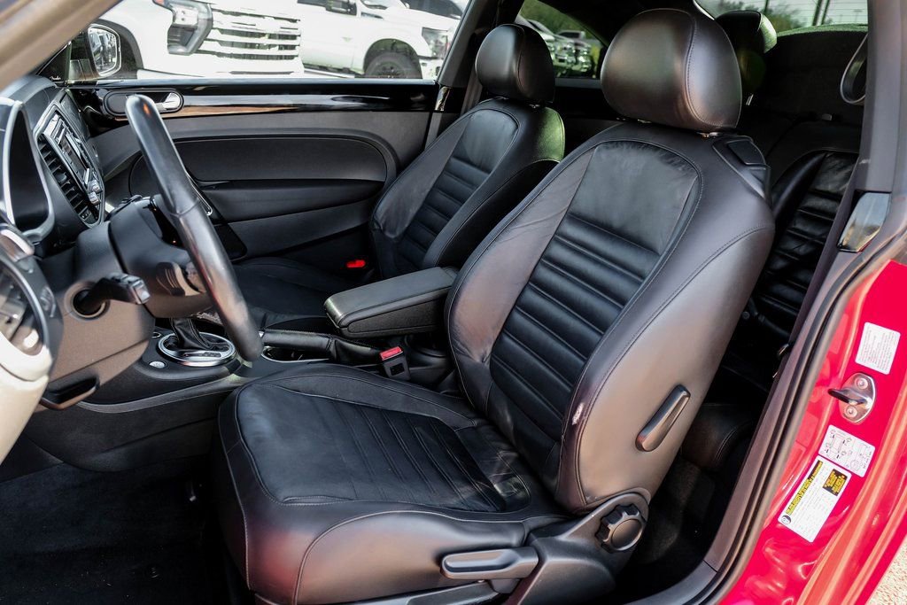 Used 2014 Volkswagen Beetle R-Line image 30