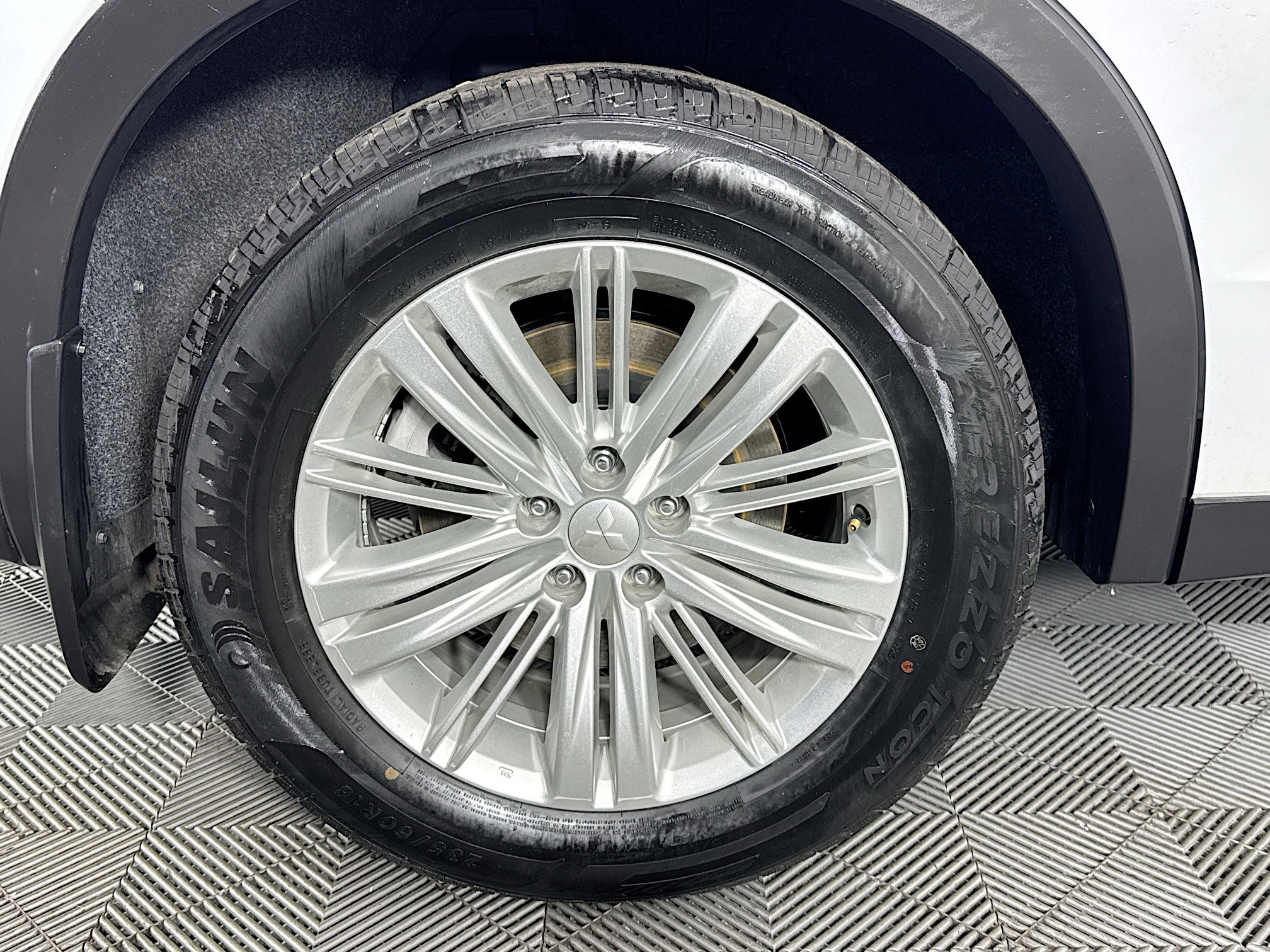 Used 2024 Mitsubishi Outlander ES image 32