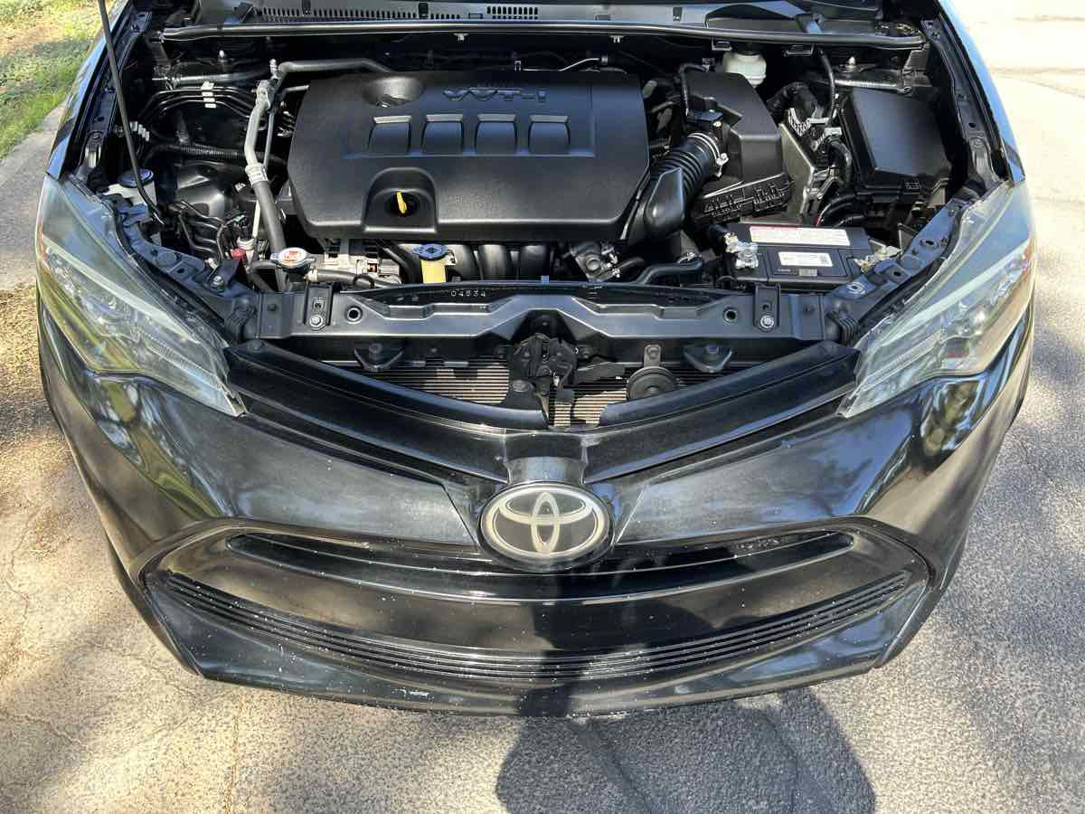 Used 2018 Toyota Corolla LE FWD image 32