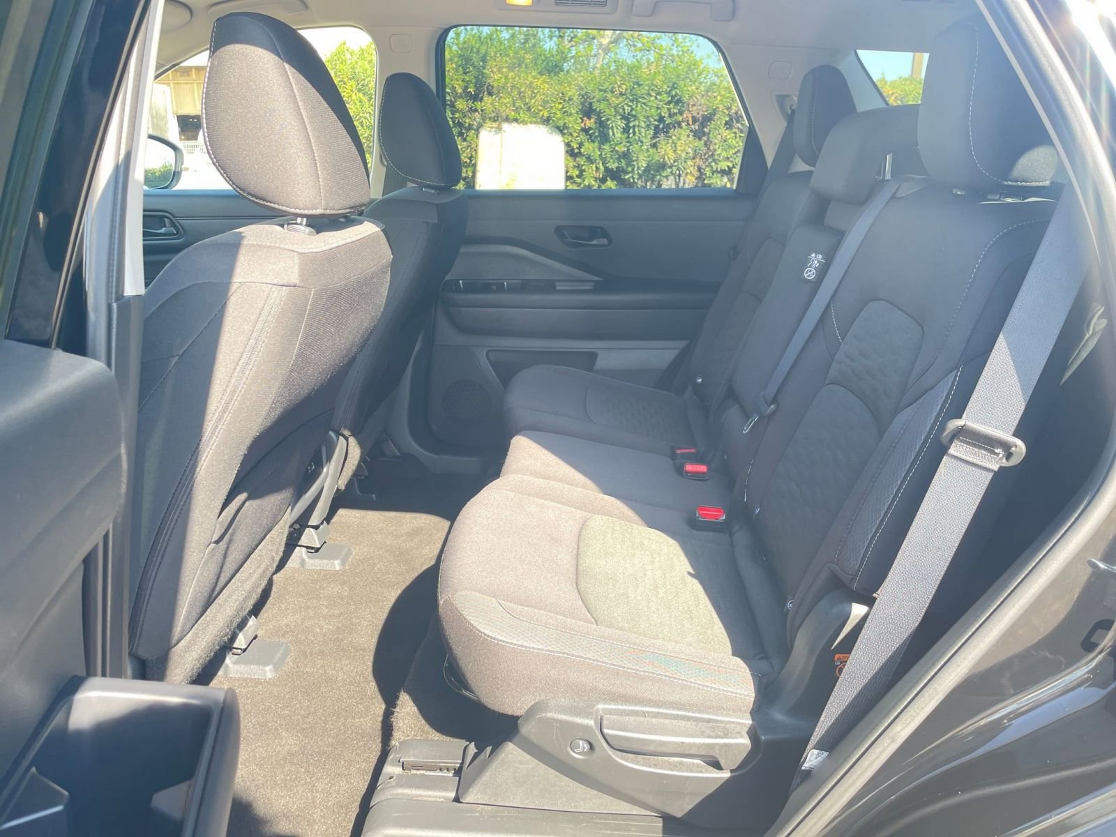 Used 2025 Nissan Pathfinder SV FWD image 28
