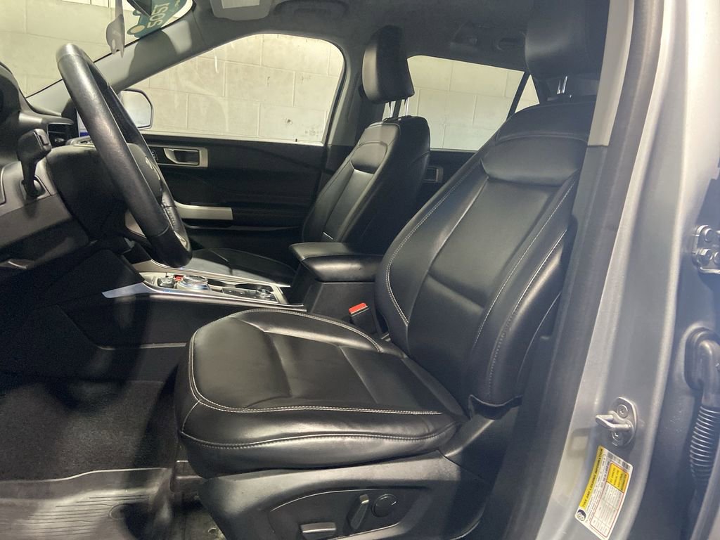 Used 2021 Ford Explorer XLT w/ Equipment Group 202A image 19