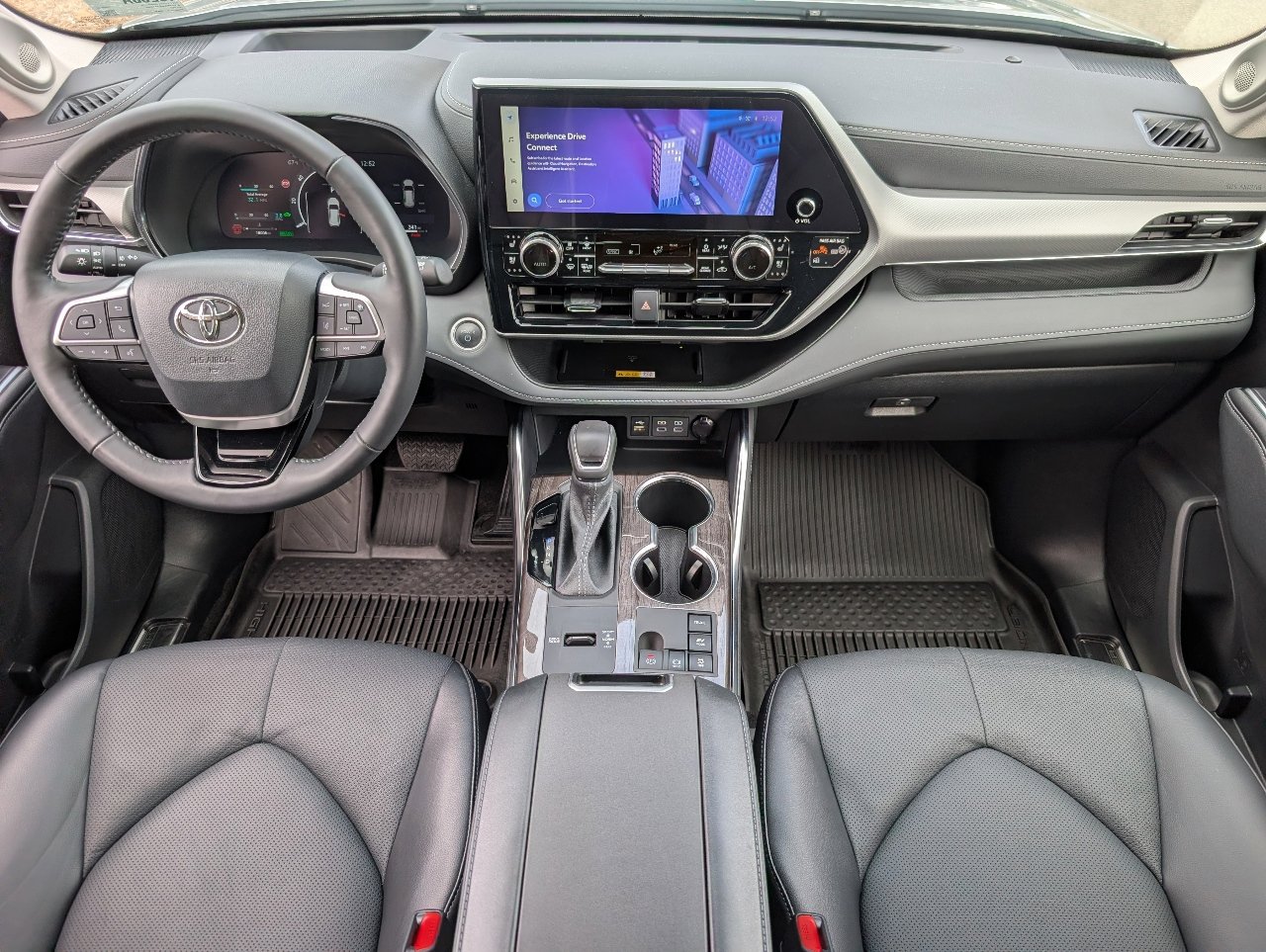 Used 2024 Toyota Highlander Platinum AWD/4WD image 4