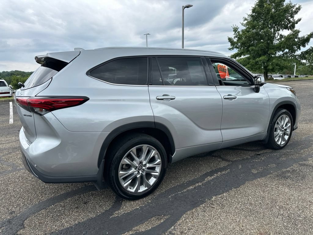 Used 2022 Toyota Highlander Limited AWD/4WD image 16