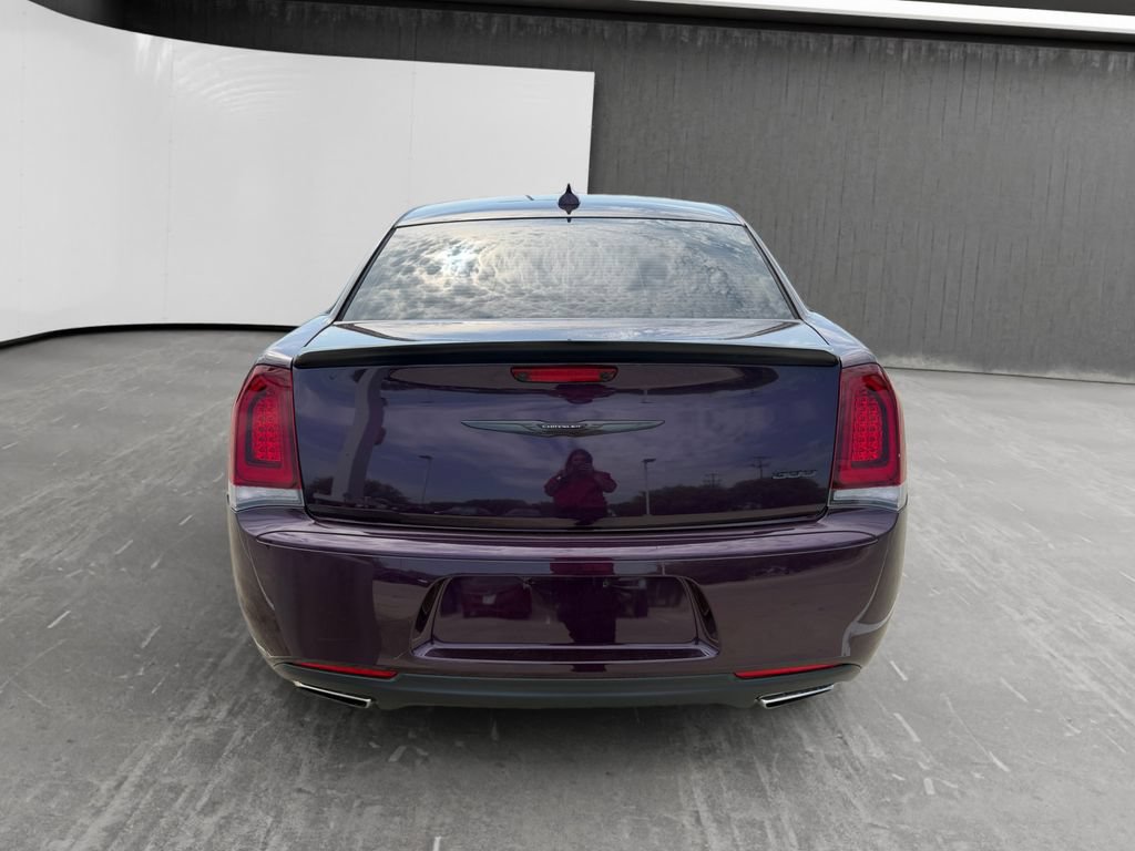 Used 2021 Chrysler 300 Touring w/ Sport Appearance Package RWD image 18