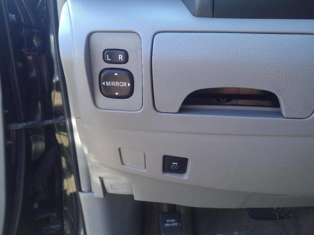 Used 2011 Toyota Camry XLE image 16