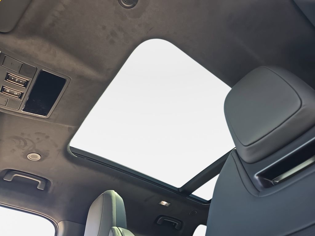 New 2026 Land Rover Defender 110 OCTA AWD/4WD image 30