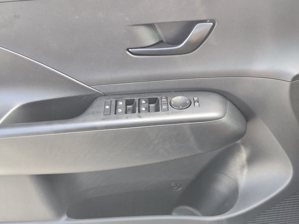 Certified 2024 Hyundai Kona SE image 31