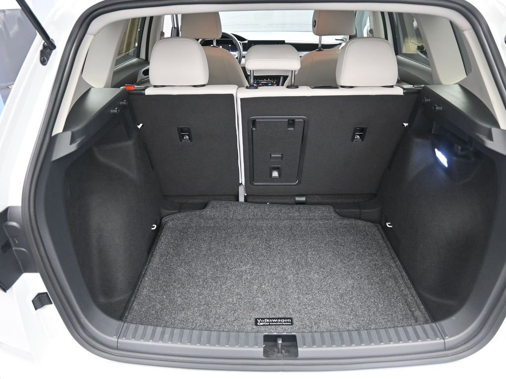 Used 2025 Volkswagen Taos SE image 24