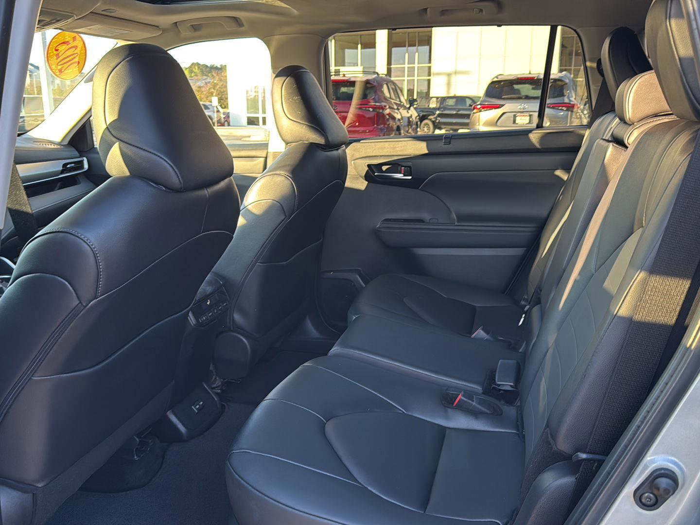 Certified 2025 Toyota Highlander XLE image 9