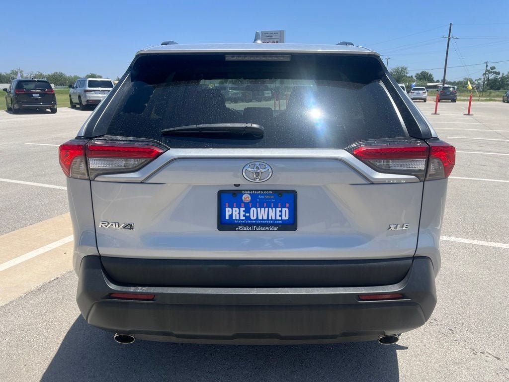 Used 2021 Toyota RAV4 XLE w/ Convenience Package FWD image 4