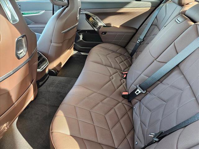 New 2026 BMW 750e xDrive w/ Premium Package image 16