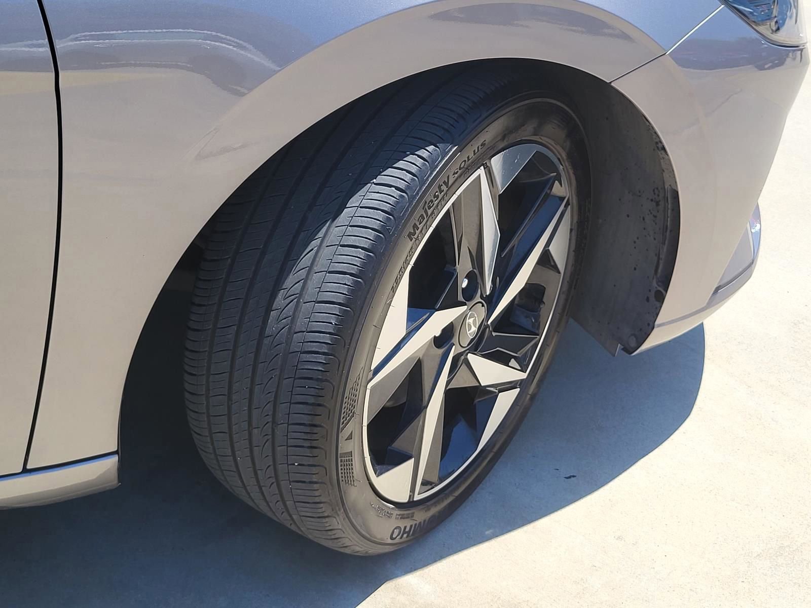Used 2023 Hyundai Elantra SEL w/ Convenience Package FWD image 5