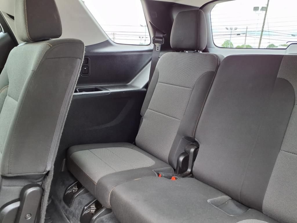 Used 2021 Chevrolet Traverse LS AWD/4WD image 34