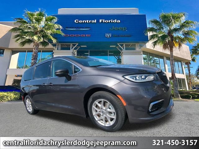 Used 2023 Chrysler Pacifica Touring-L