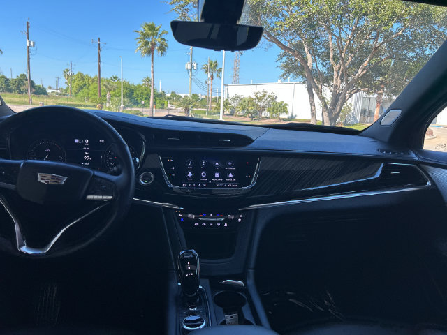 Used 2025 Cadillac XT6 Premium Luxury w/ Technology Package FWD image 17