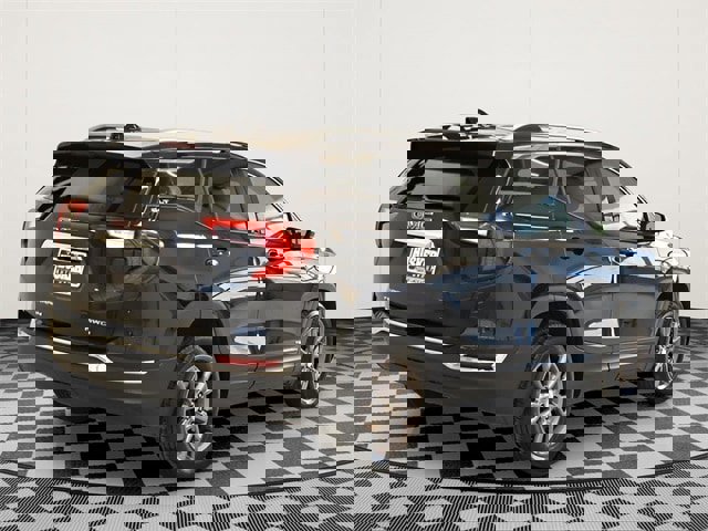 Used 2024 GMC Terrain SLT image 4