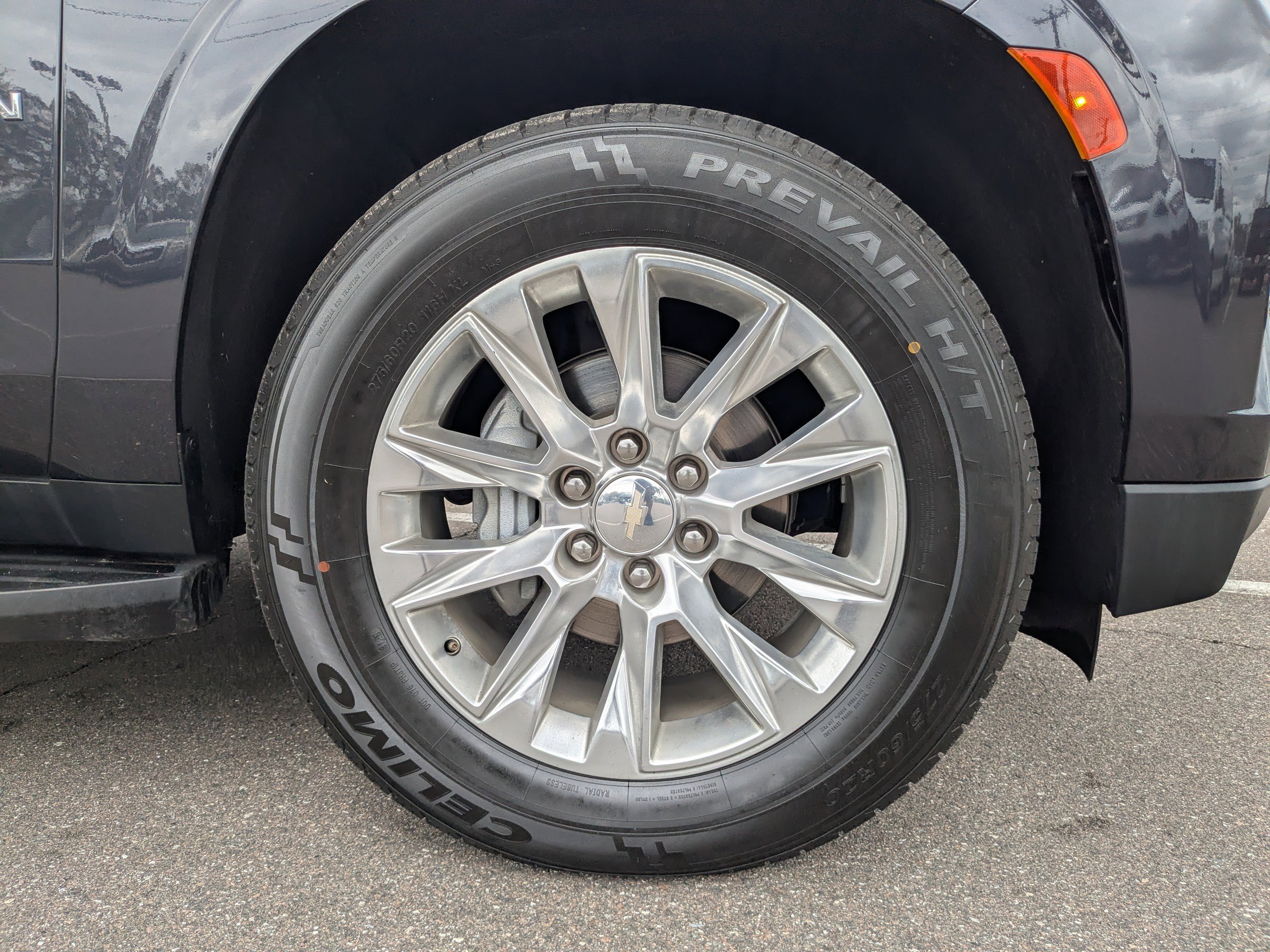 Used 2023 Chevrolet Suburban Premier image 10