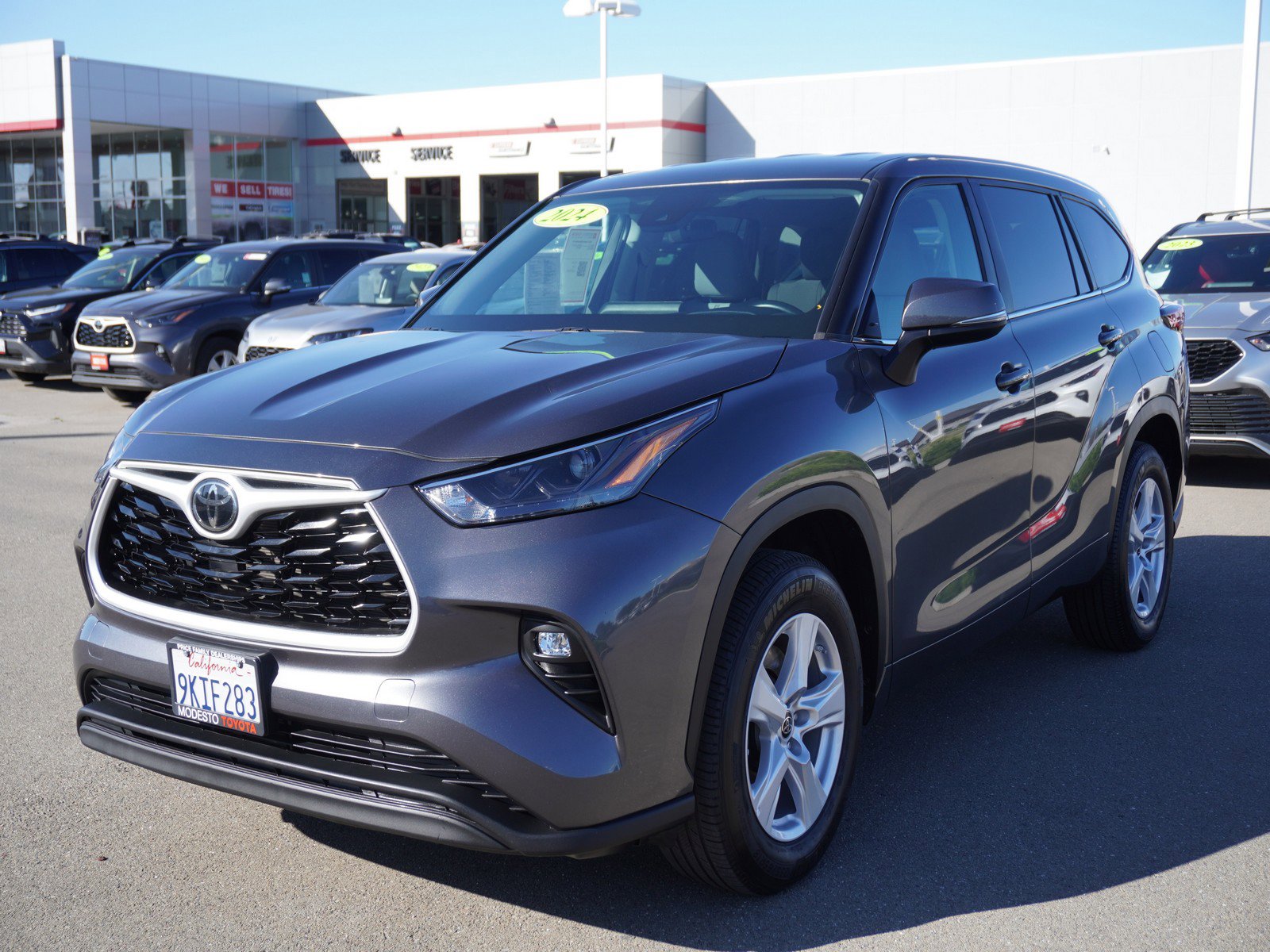 Used 2024 Toyota Highlander LE image 7