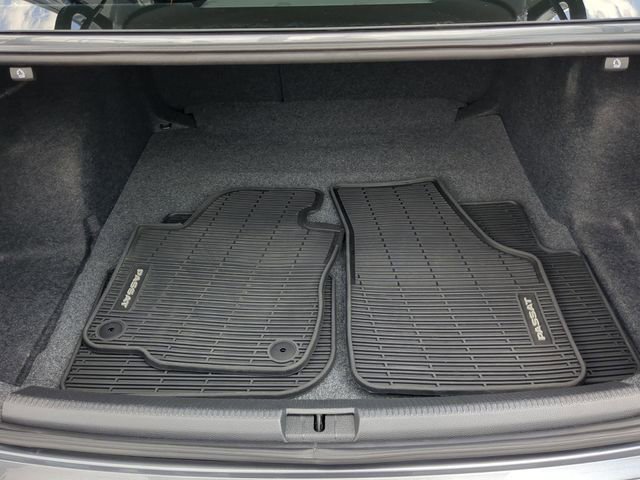 Certified 2022 Volkswagen Passat 2.0T SE FWD image 9