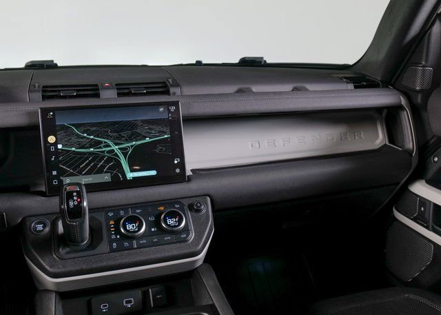 Used 2023 Land Rover Defender 90 S image 18