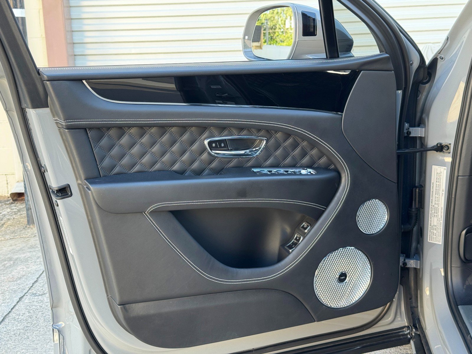 Used 2022 Bentley Bentayga AWD/4WD image 48