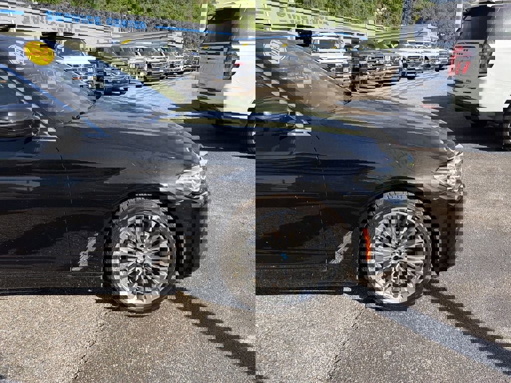 Used 2022 BMW 530i xDrive w/ Premium Package image 2