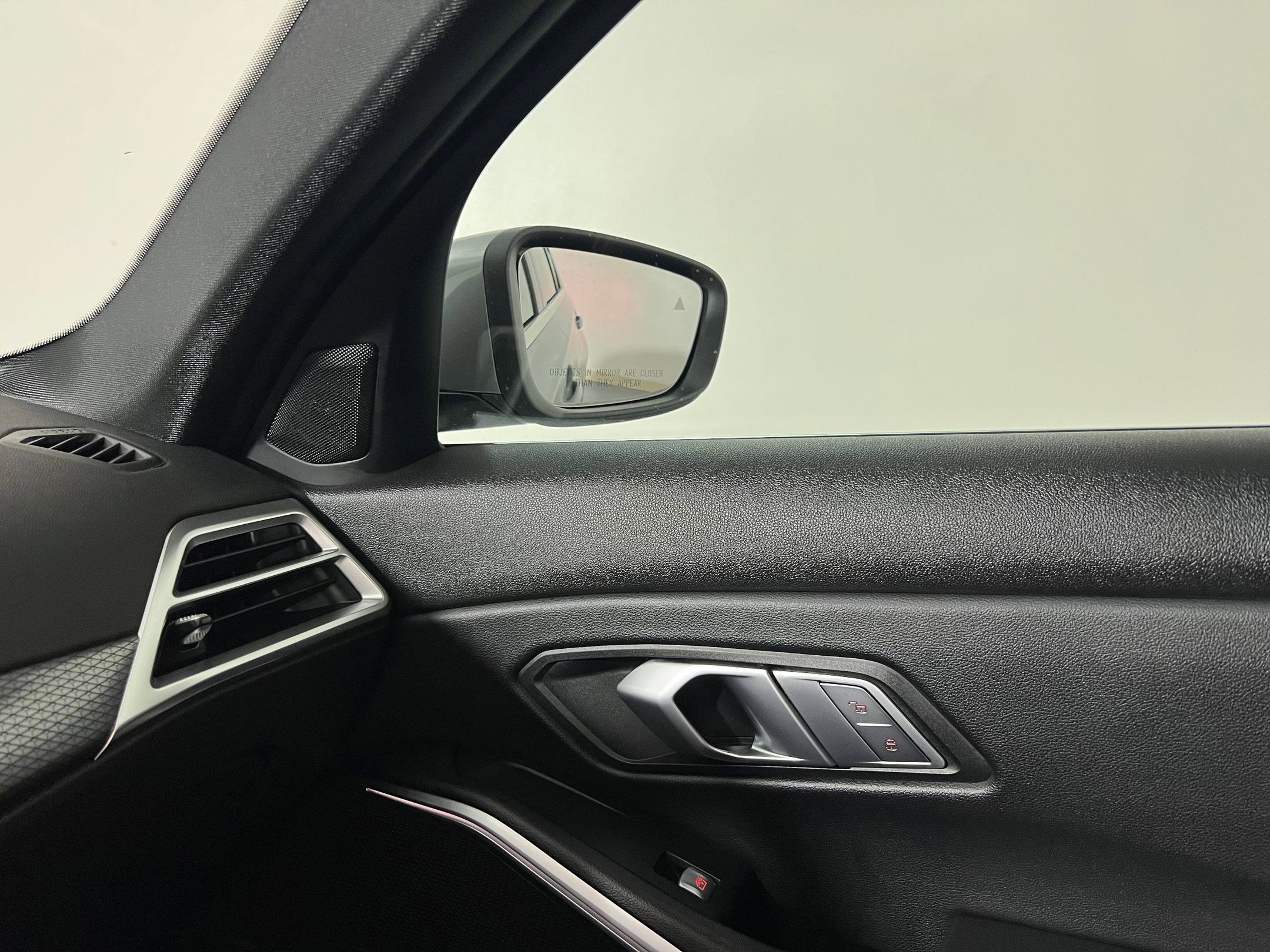 Used 2026 BMW 330i Sedan w/ Convenience Package image 30