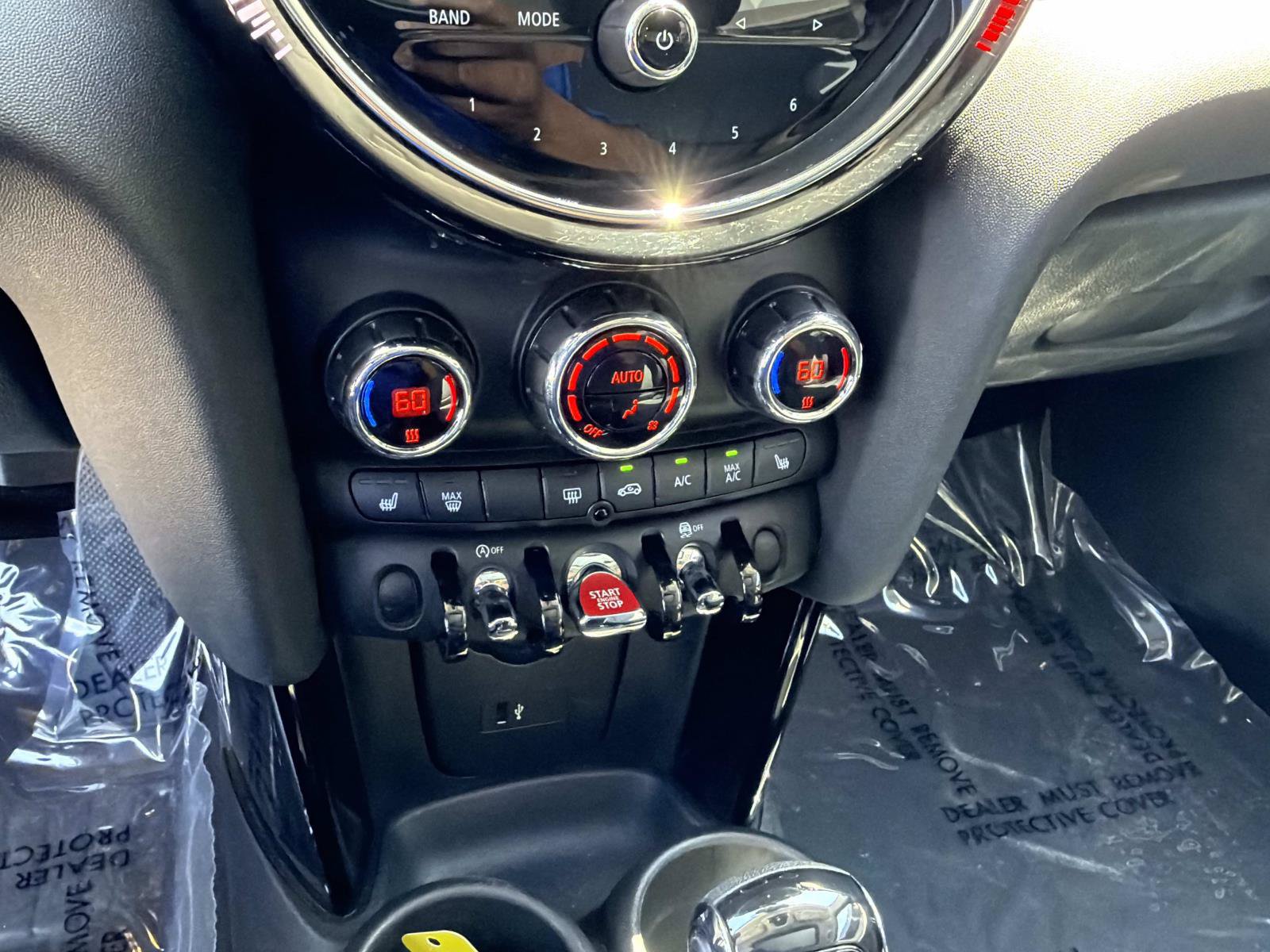 Used 2023 MINI Cooper 4-Door Hardtop w/ Premium Package FWD image 20
