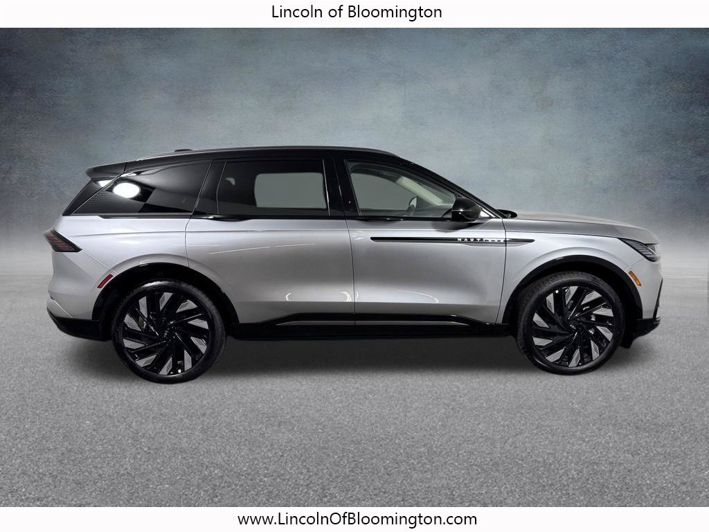 New 2026 Lincoln Nautilus Reserve w/ Jet Appearance Package AWD/4WD image 8