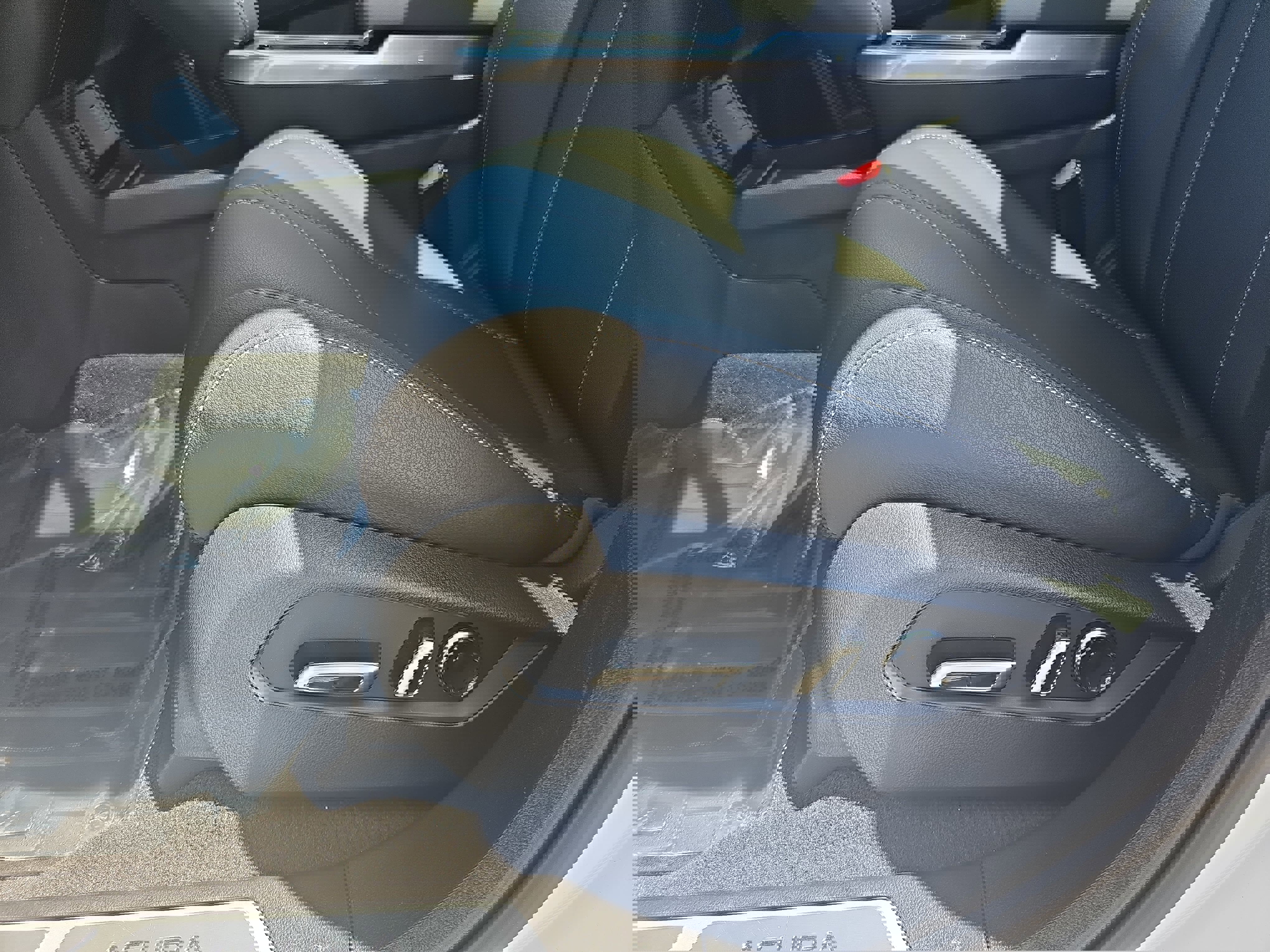 Used 2025 Acura RDX SH-AWD image 26