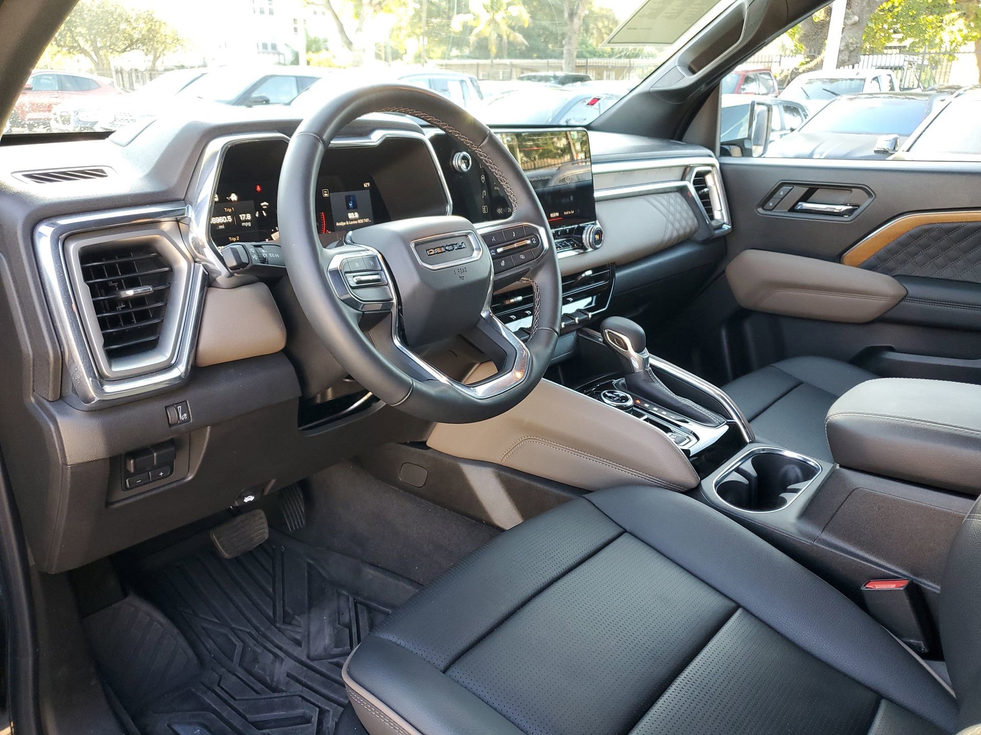 Used 2024 GMC Canyon Denali w/ LPO, Denali Black Edition image 16